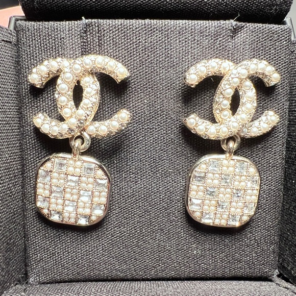 Brandnew Chanel earrings - Picture 4 of 7
